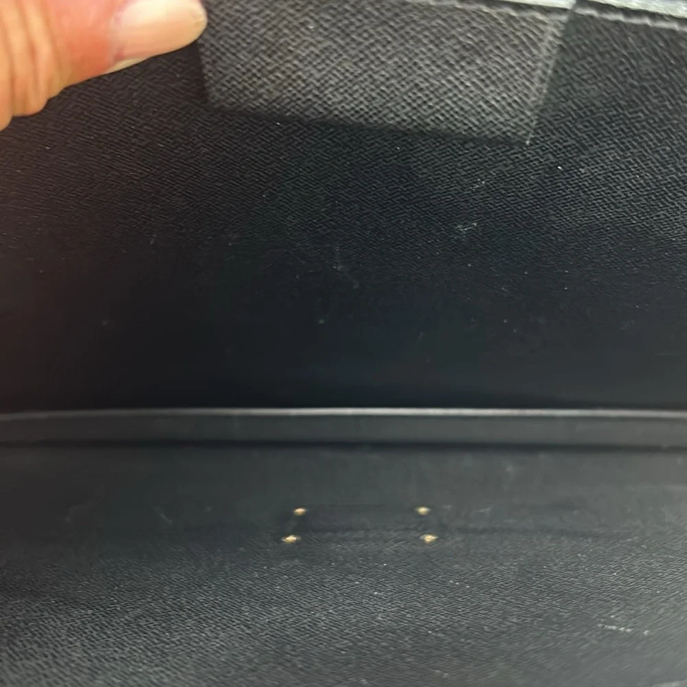 Authentic Louis Vuitton Serviette Couseiller Epi